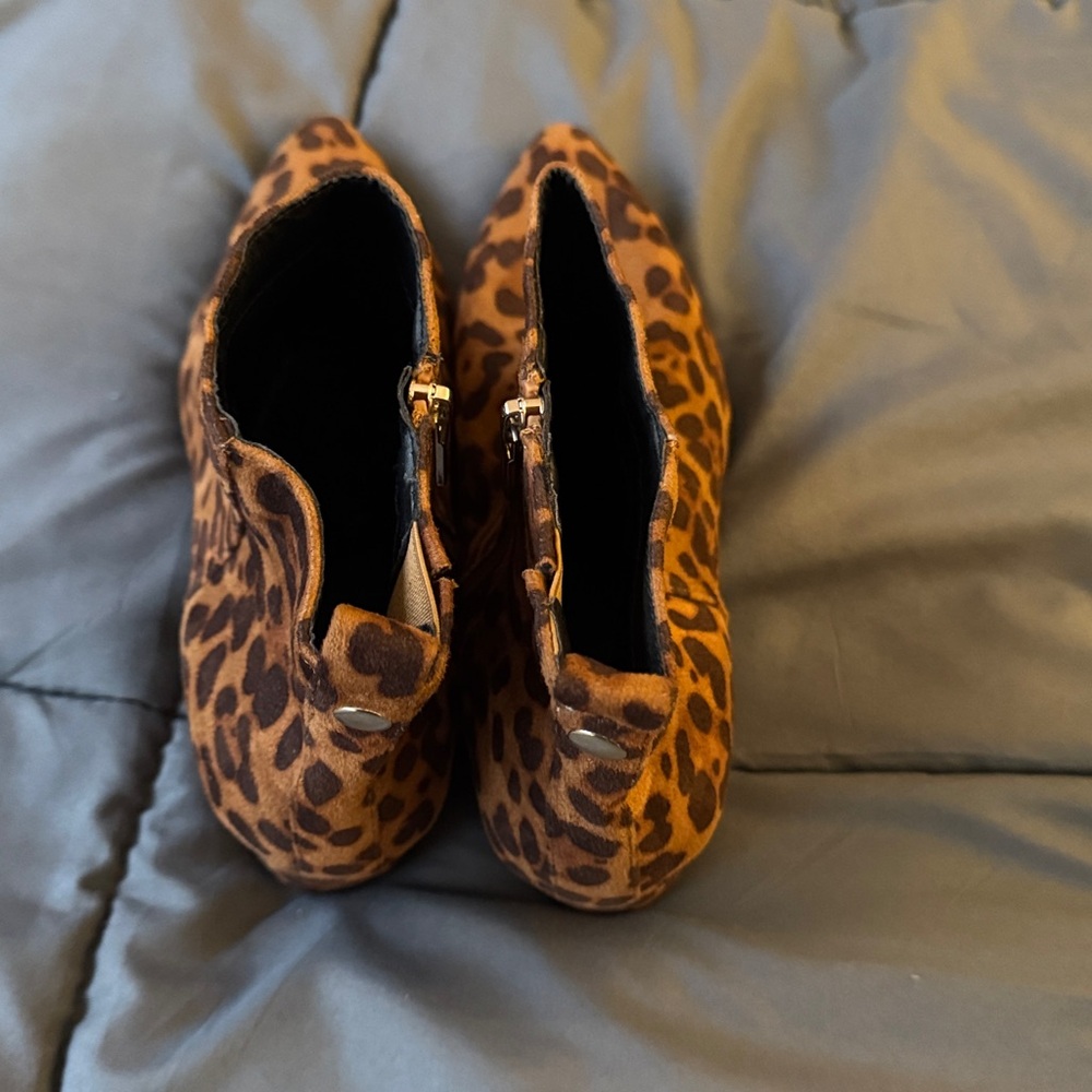 Universal thread leopard boots - image 2